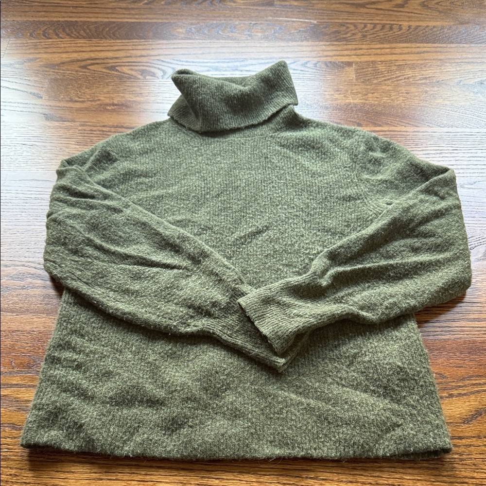 Banana Republic Forest Green Turtleneck Sweater